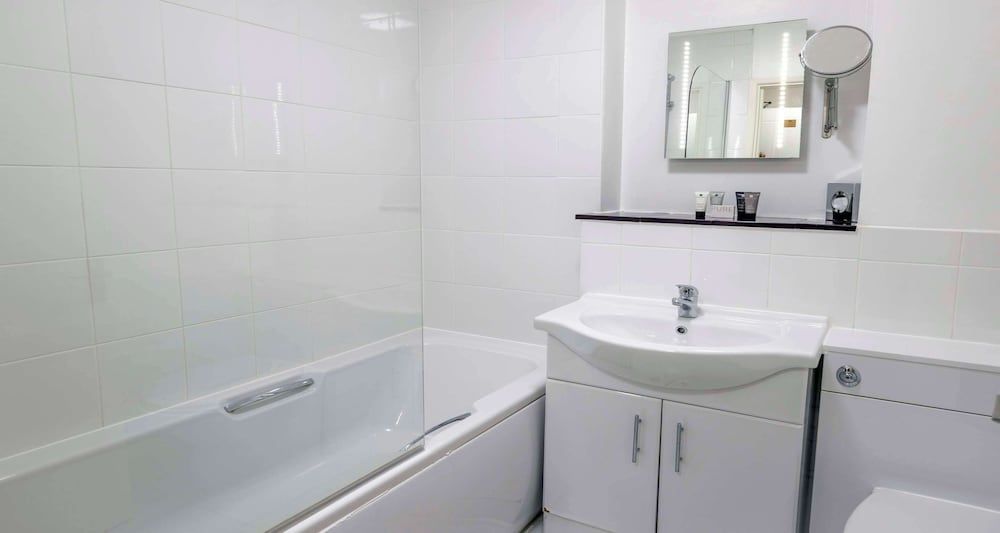 Worcester Bank House Hotel Spa & Golf, BW Premier Collection Family Room, Multiple Beds, Non Smoking 4