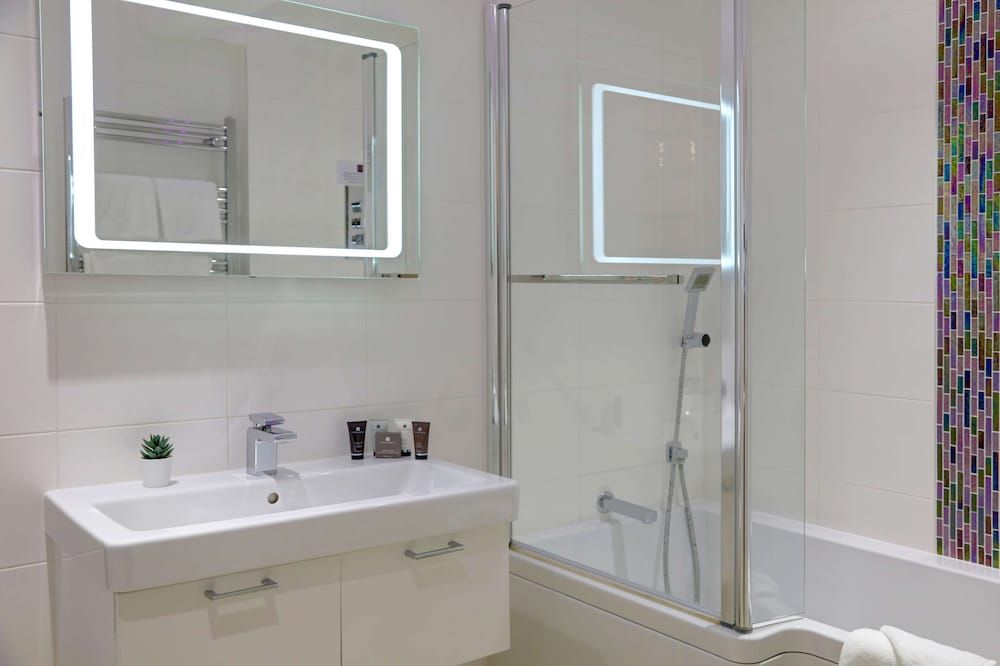 Worcester Bank House Hotel Spa & Golf, BW Premier Collection Superior Room, 1 King Bed, Non Smoking 4