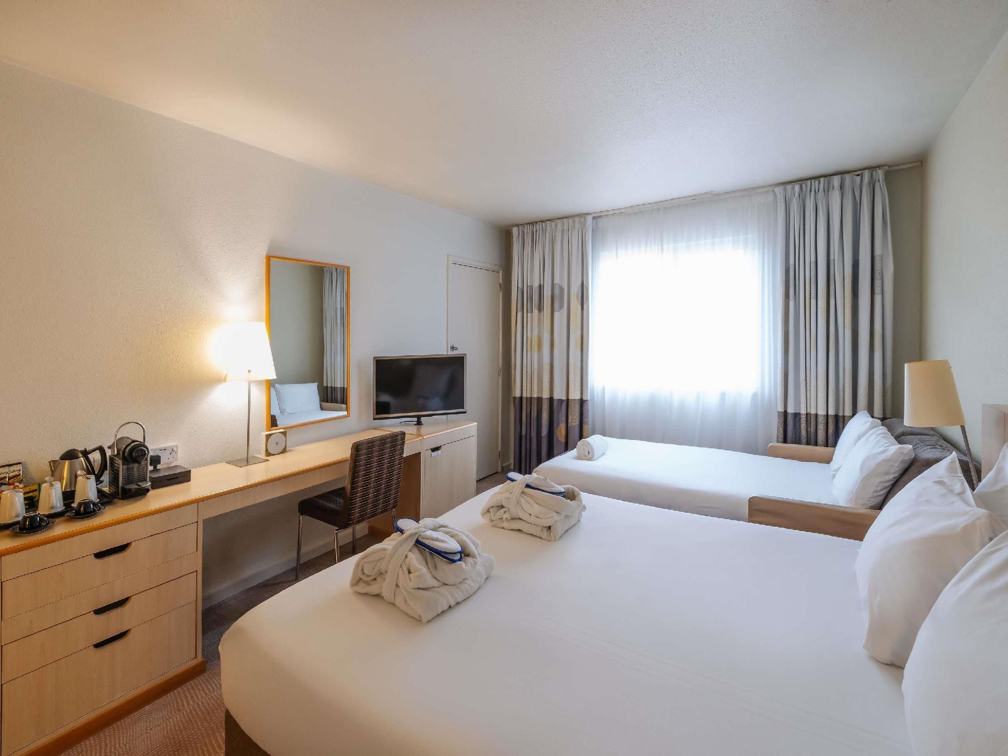 Executive Room with 1 double bed and sofa