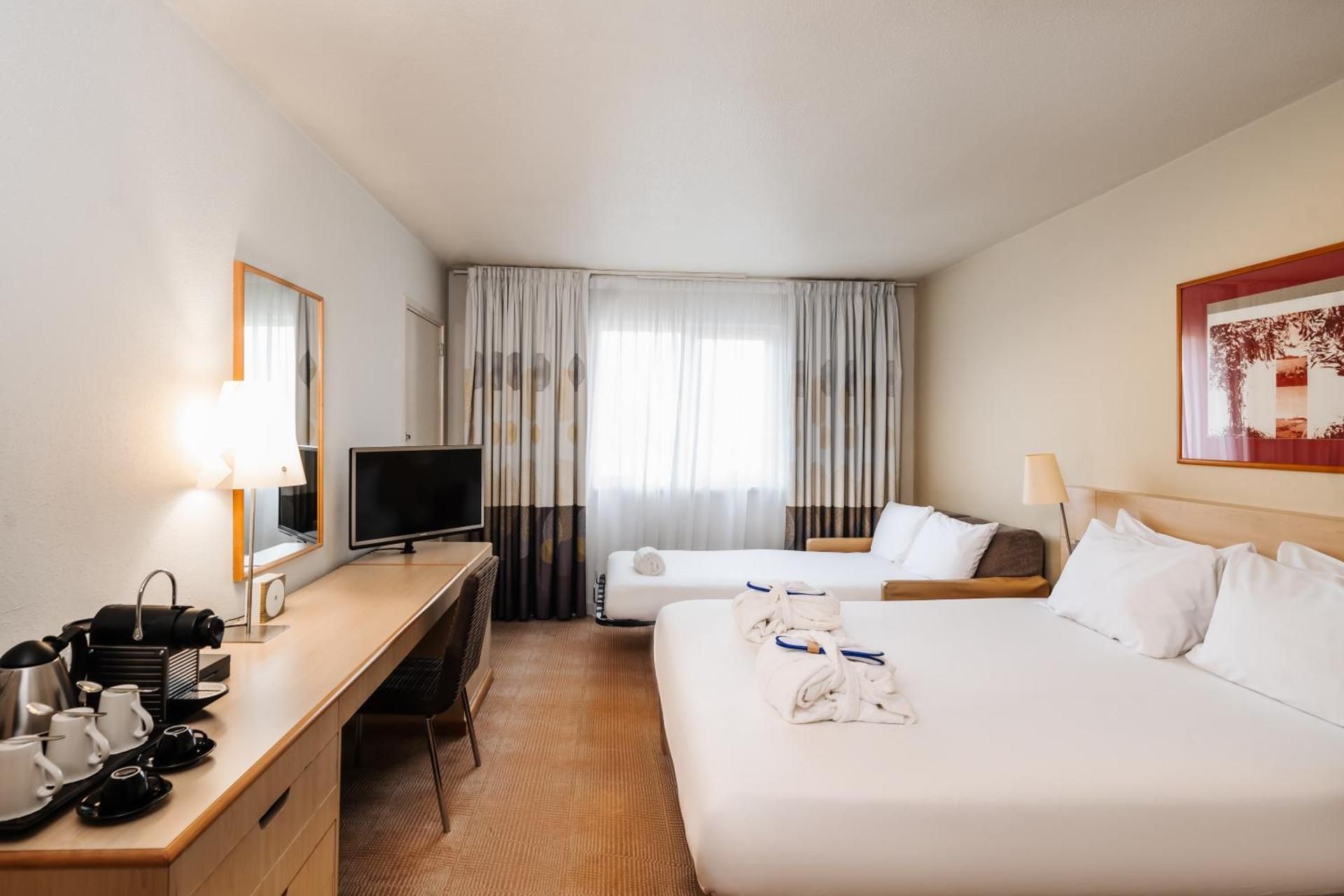Executive Room with 1 double bed and sofa