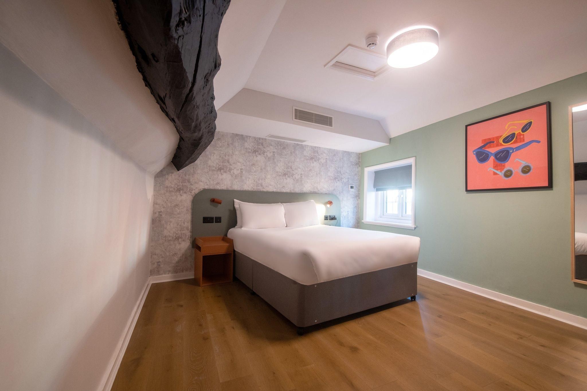 1 King Suite Sofa Bed