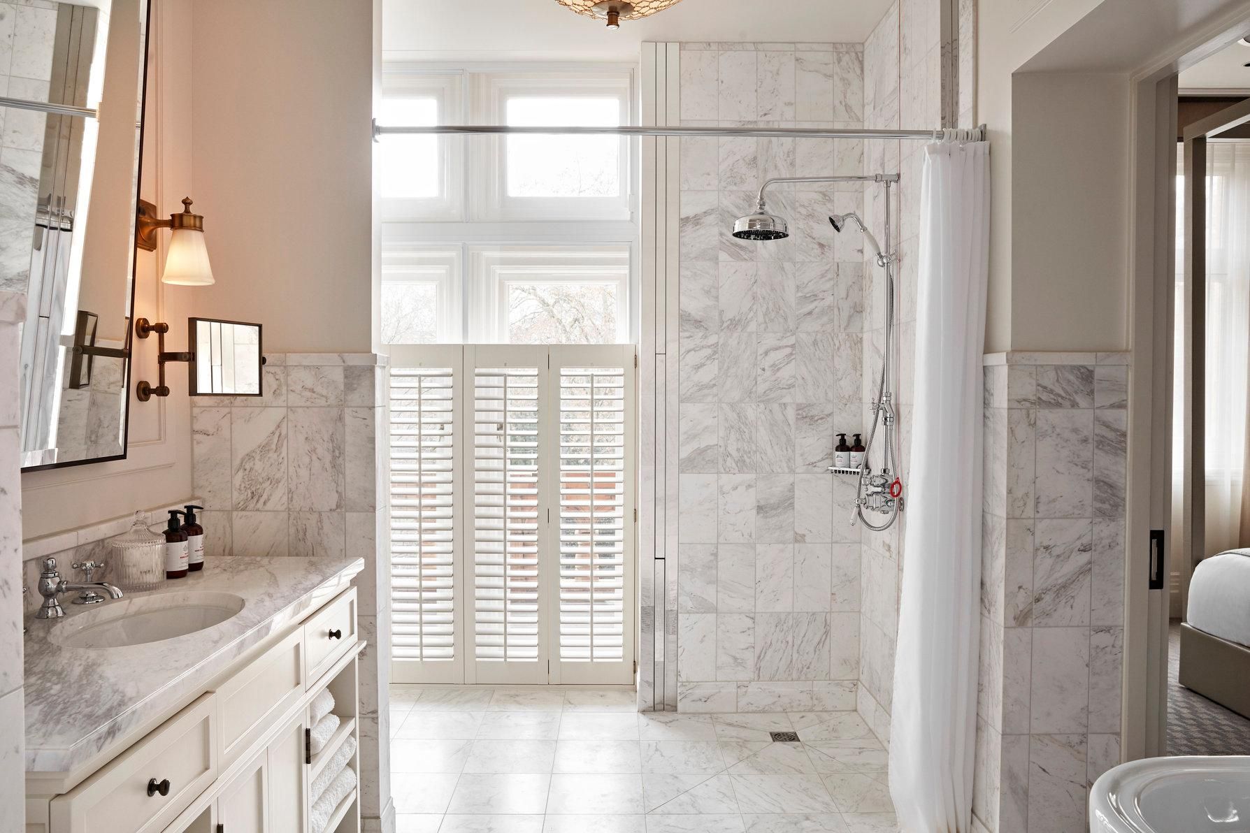 1 Bedroom Suite Accessible Roll In Shower Park View