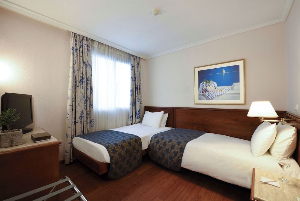 undefined Titania Hotel 4