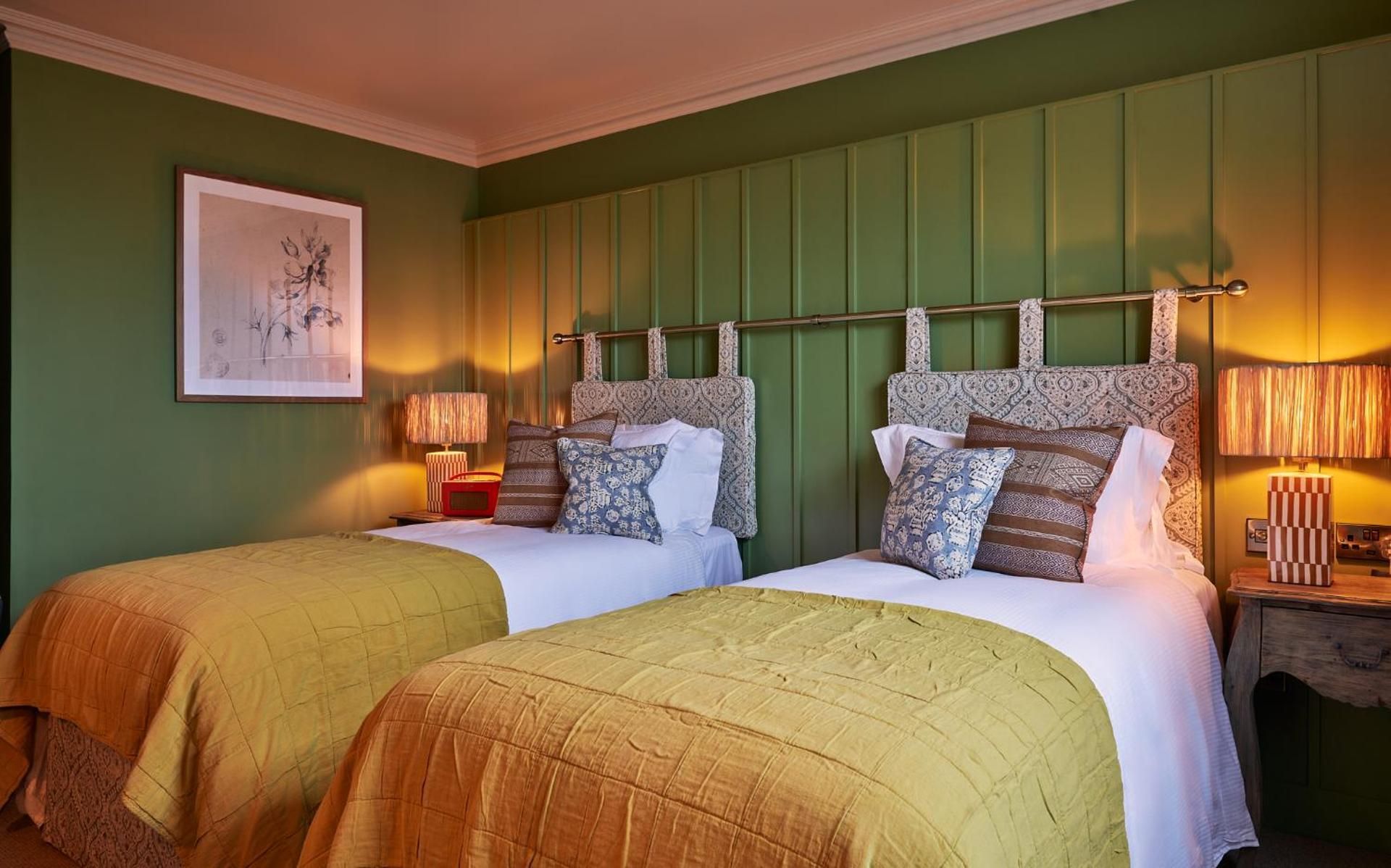REALLY COMFY ROOM