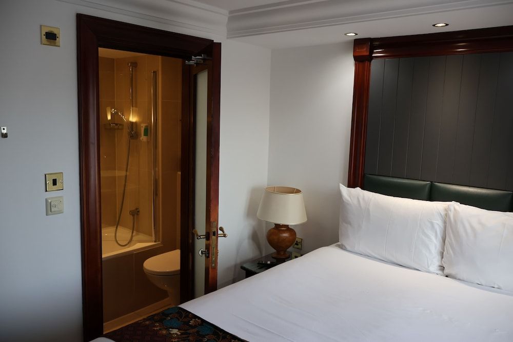 Dreamtel London Kensington Standard Double Front Facing