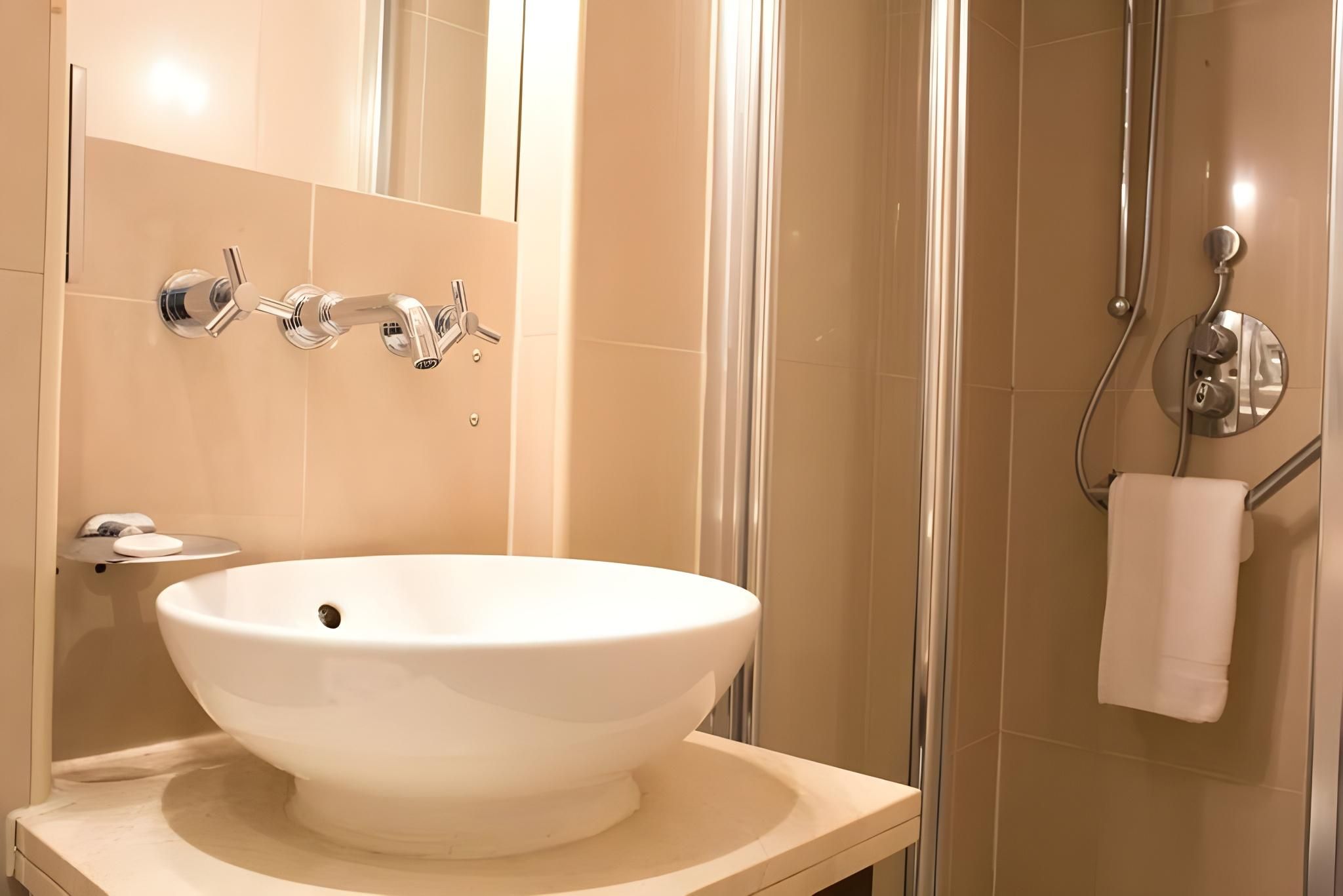 Dreamtel London Kensington Standard Double Room 2