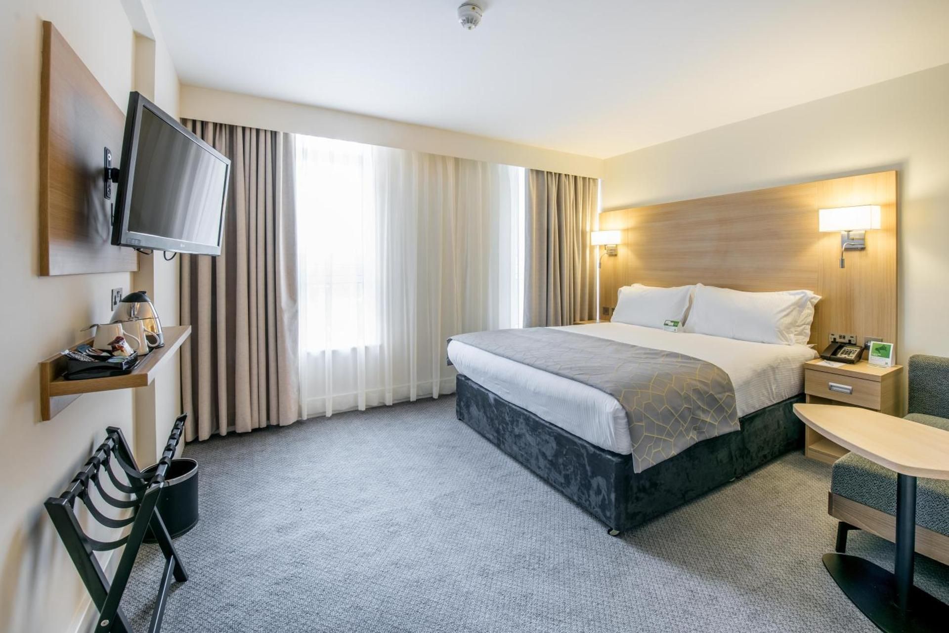 1 King Bed Premium