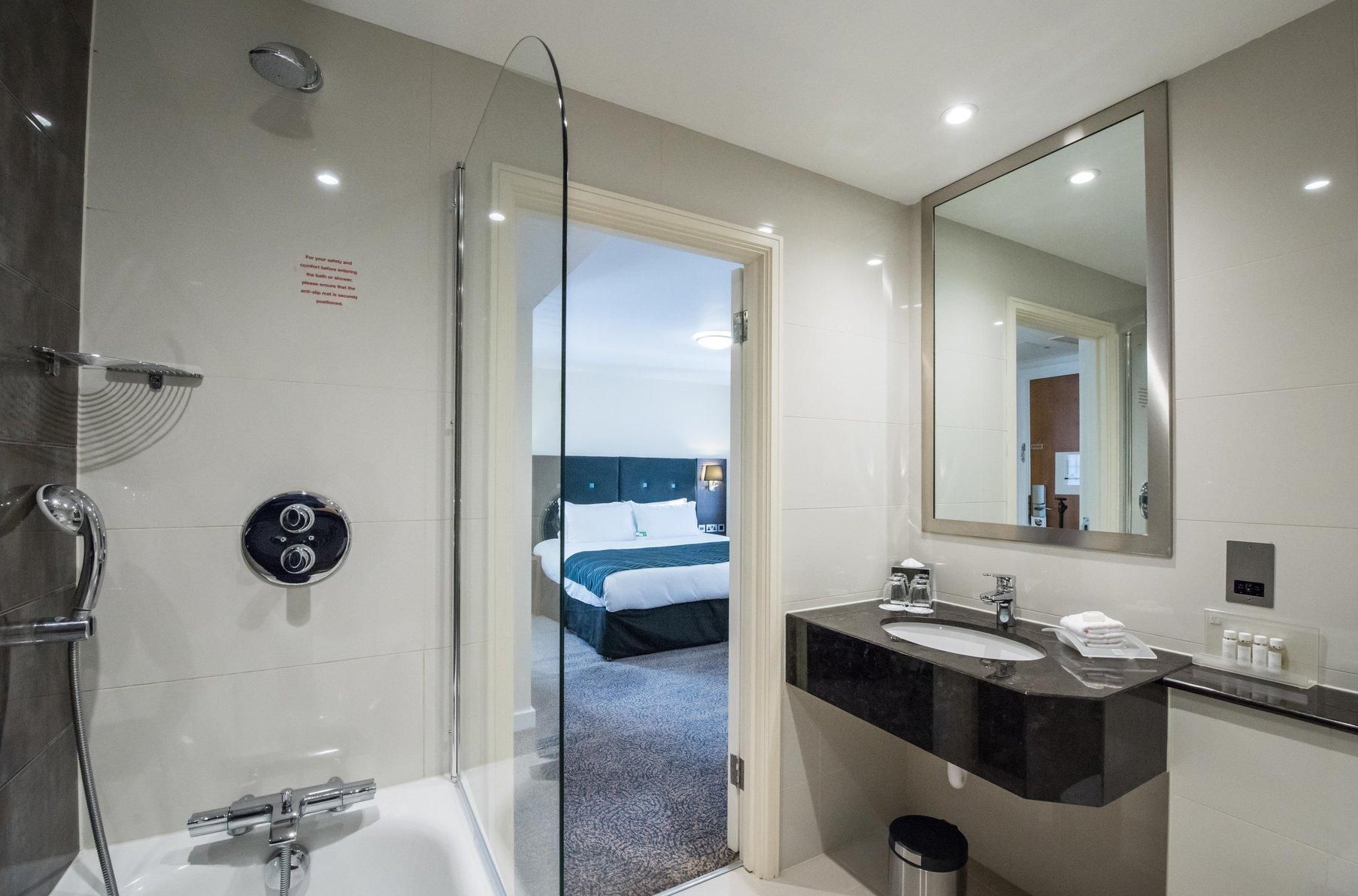 1 King Bed Suite
