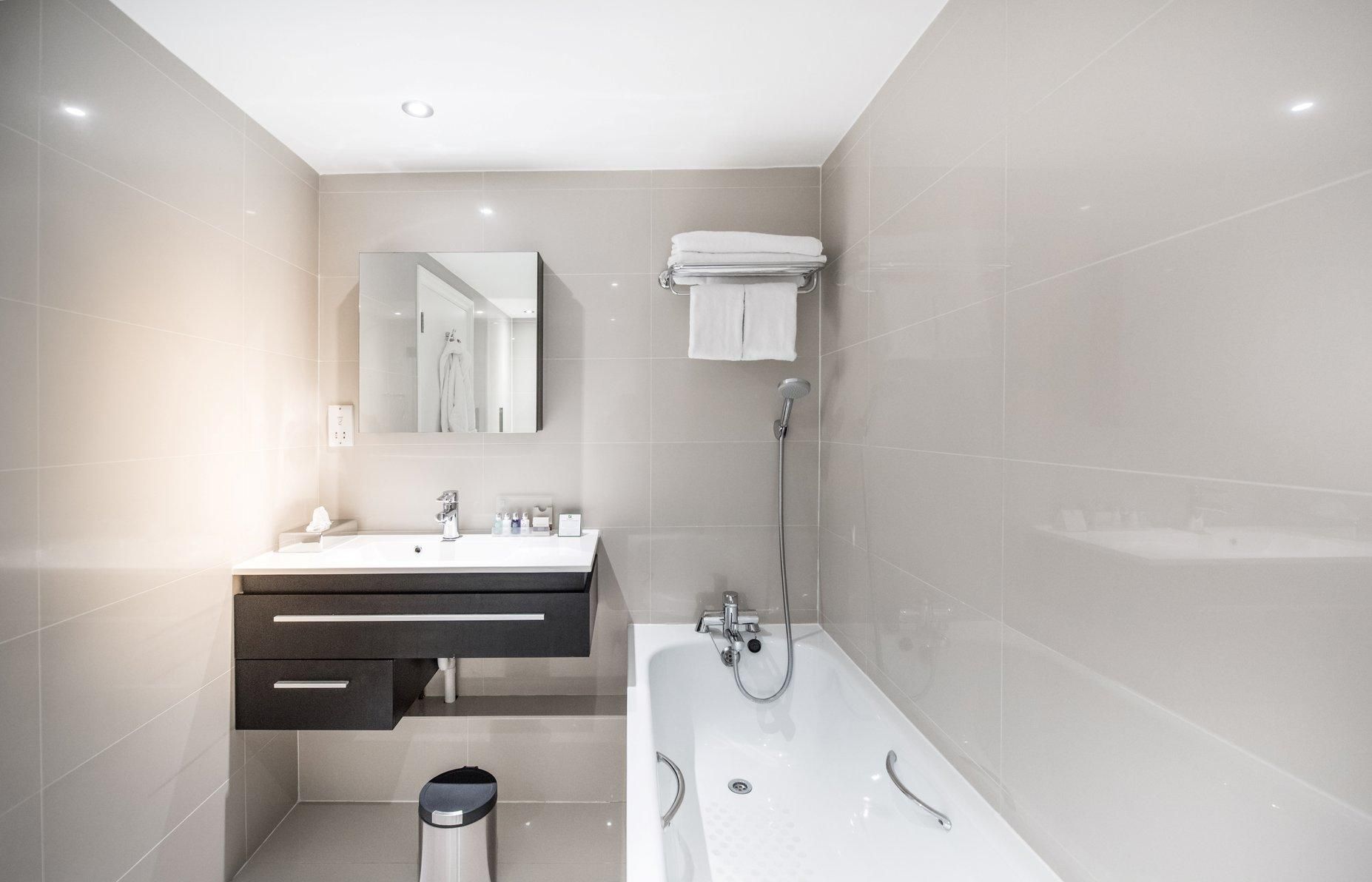 undefined Holiday Inn London - Kensington High St. by IHG 6