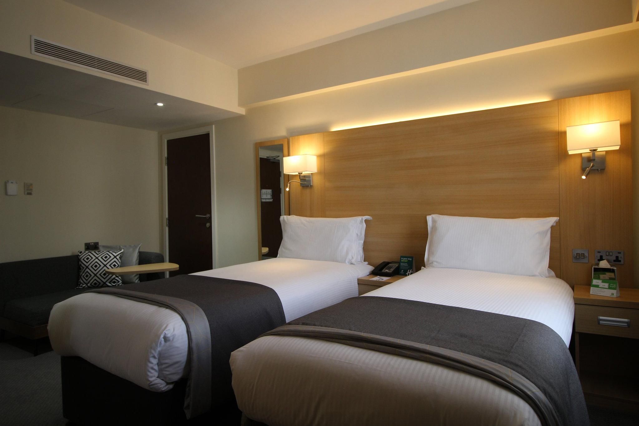 2 Single Beds Premium
