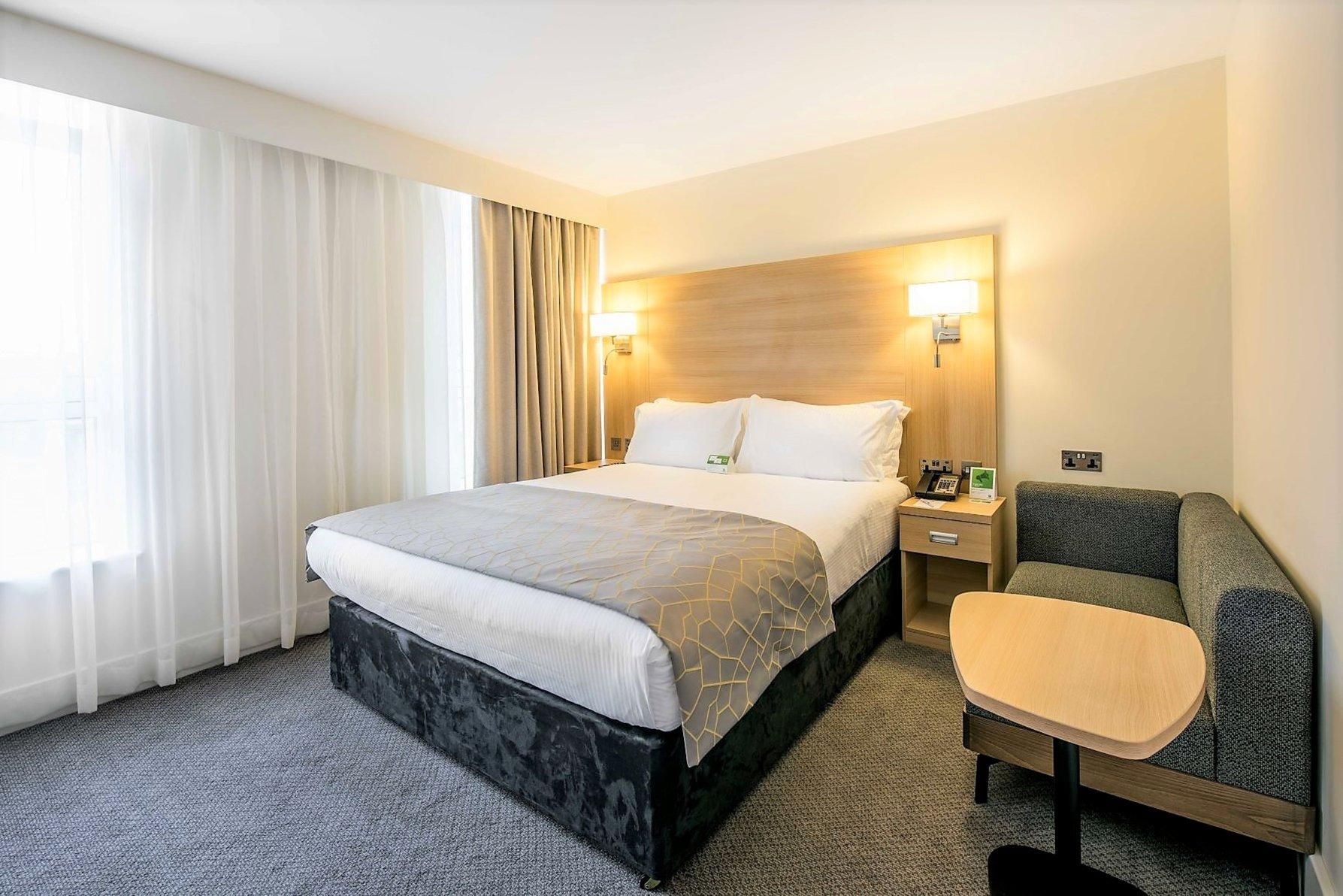 1 King Bed Premium