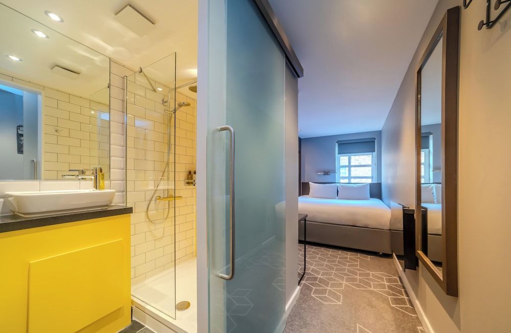 KM Hotel Standard Double Room 8