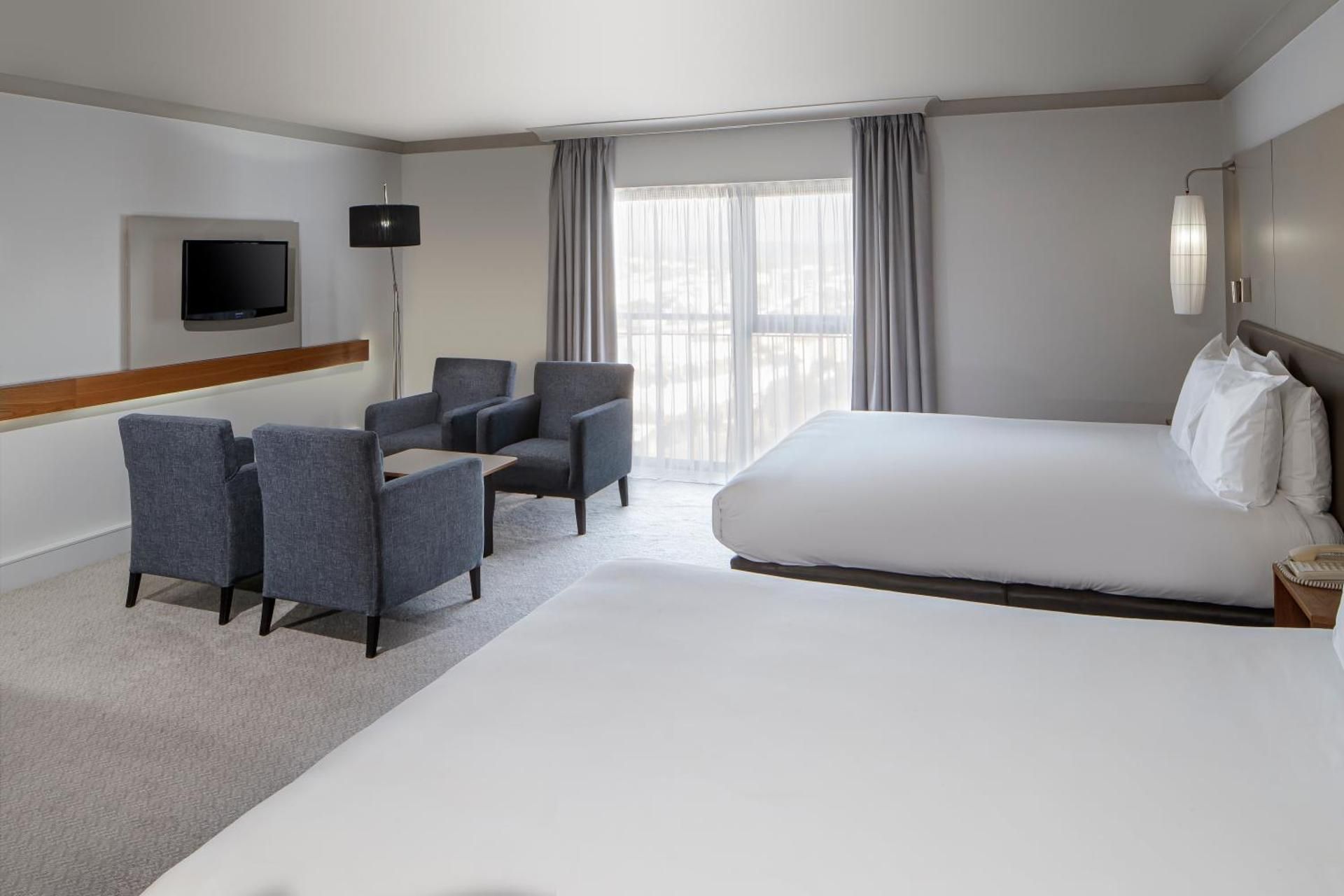 2 Queen Beds Premium