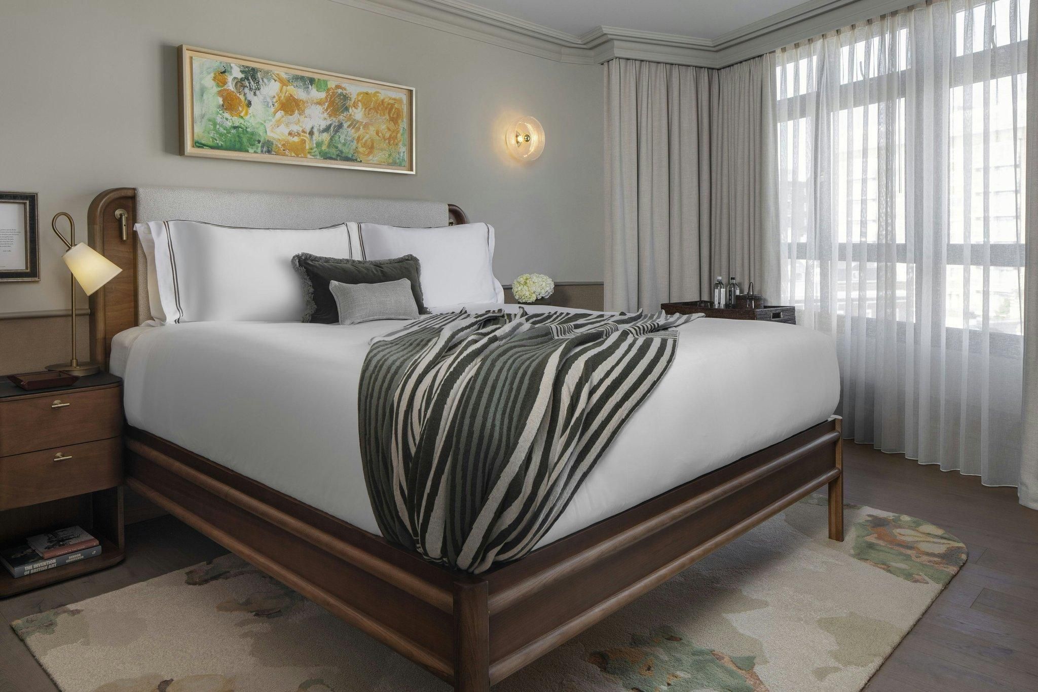 Parlour Suite, 2 Bedroom Suite, Bedroom 1: 1 King, Bedroom 2: 2 Twin