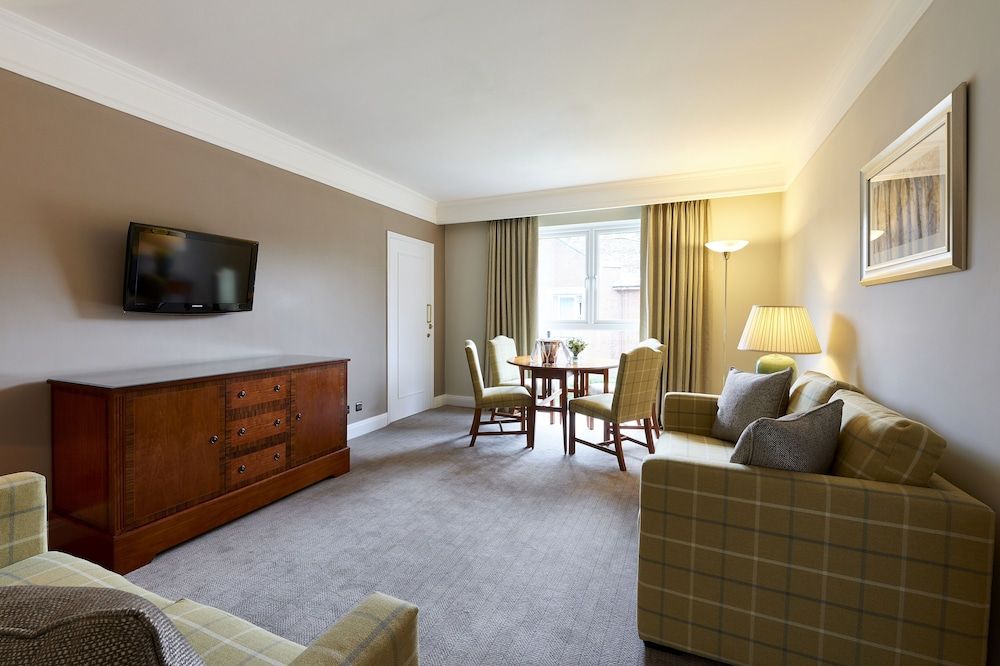 Coldra Court Hotel by Celtic Manor Deluxe Suite (1 King bed & 1 sofa bed) 6