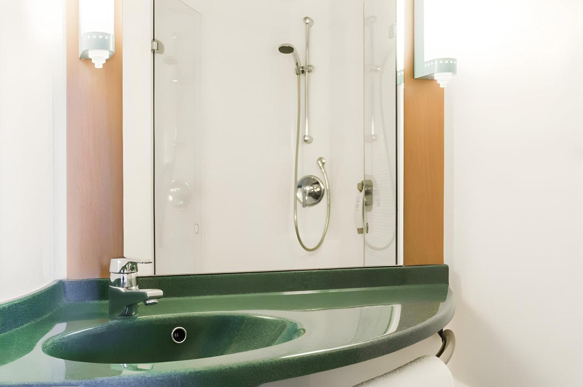 undefined Ibis Liverpool Centre Albert Dock – Liverpool One 4