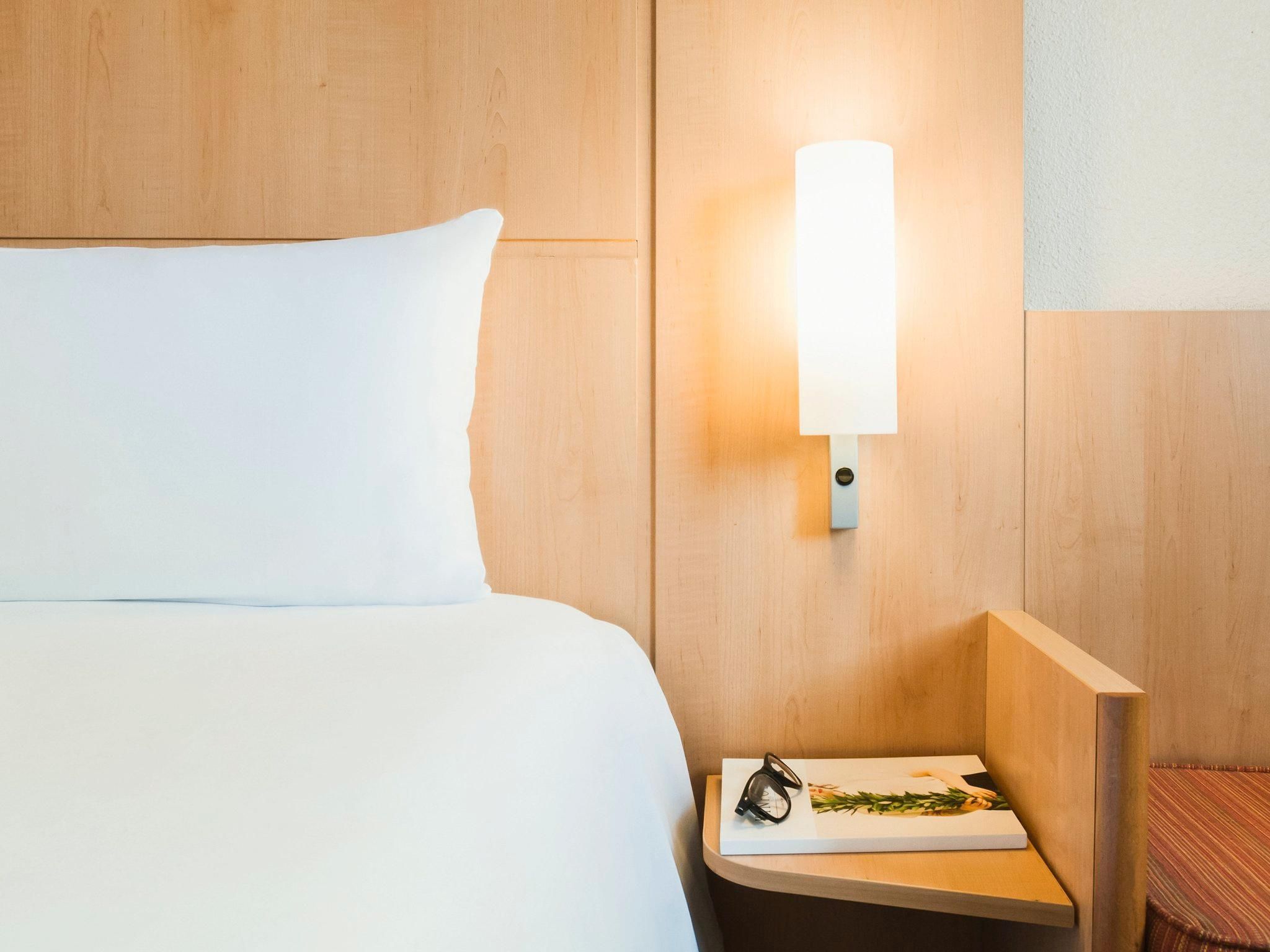 undefined Ibis Liverpool Centre Albert Dock – Liverpool One 3