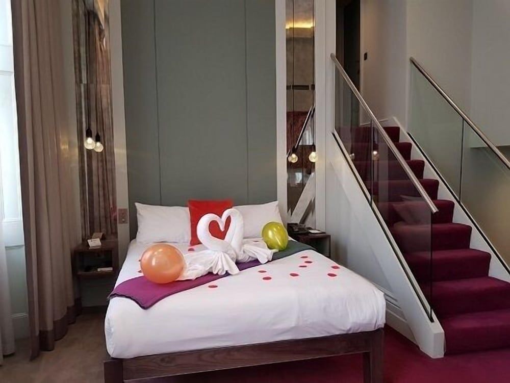 Signature Townhouse Hyde Park Executive Room 2