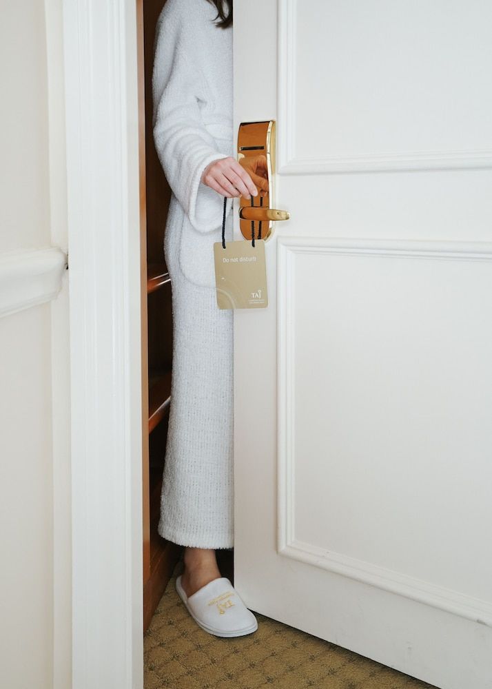 Taj Campton Place Deluxe Room, Accessible 3