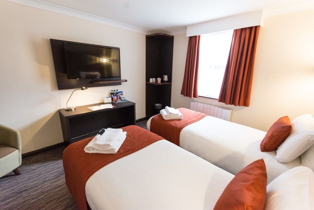Dragonfly Hotel Colchester Standard Twin Room 2