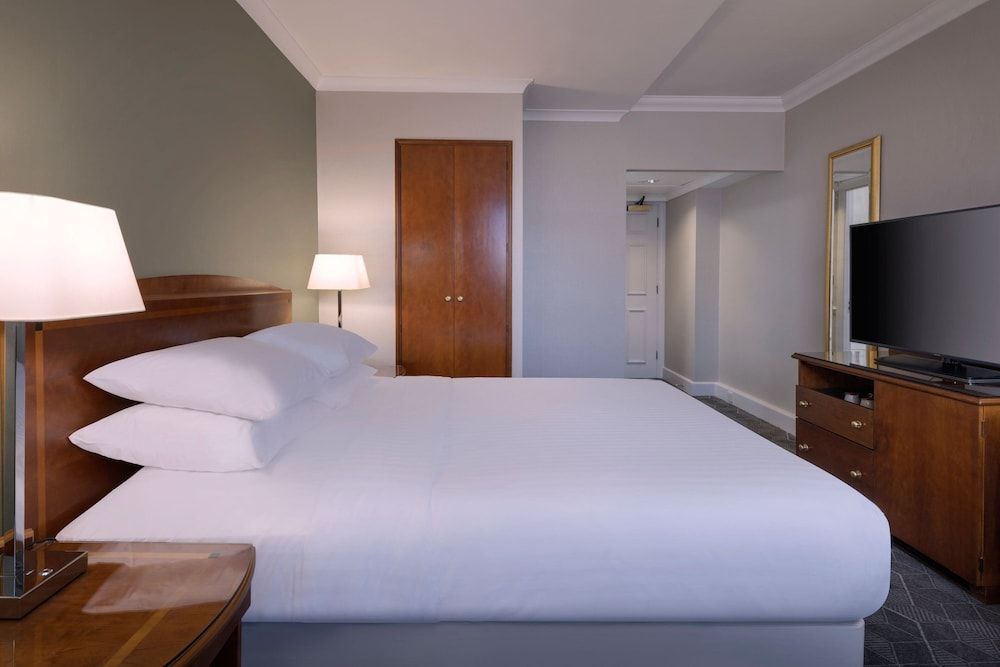 Delta Hotels by Marriott Liverpool City Centre Deluxe Room, 1 Queen Bed, Non Smoking 2