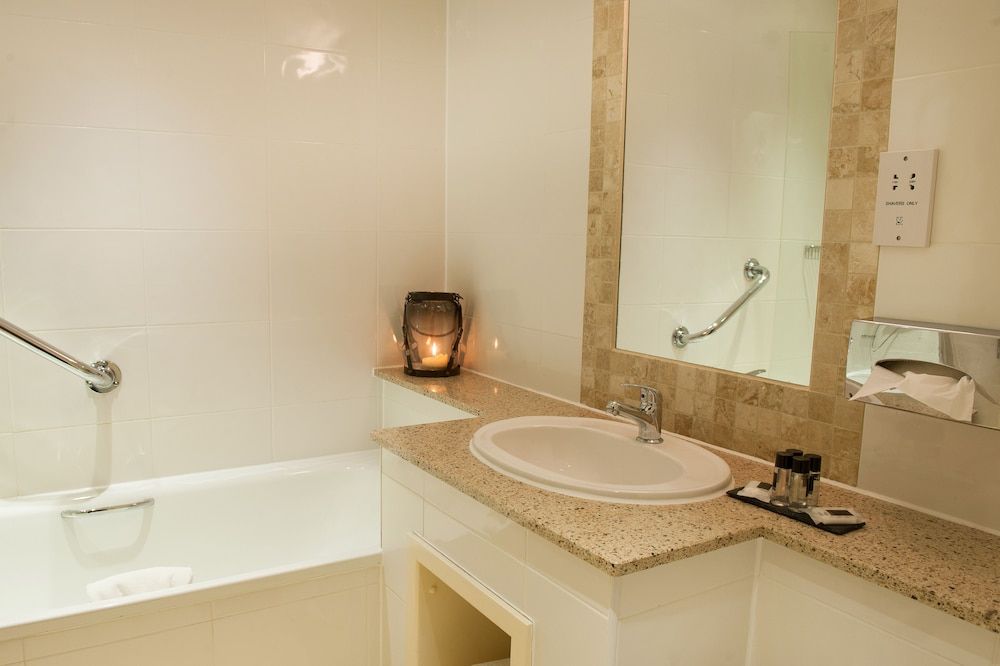 Manchester South Hotel, Sure Hotel Collection by BW Standard Room, 1 Twin Bed, Non Smoking 4