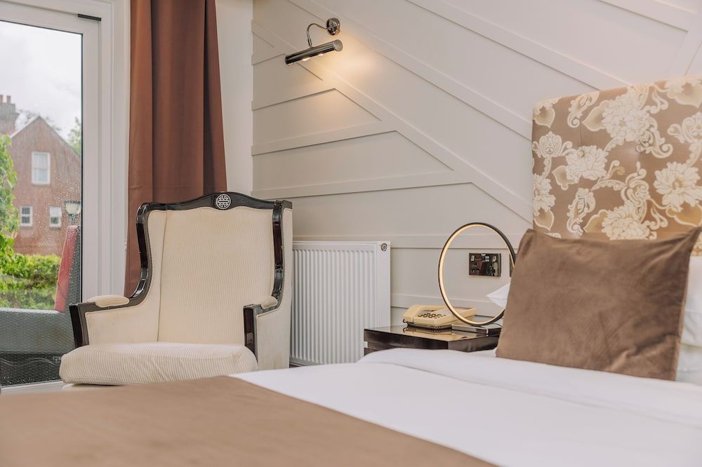 Muthu Belstead Brook Hotel Standard Double Room with Patio 3