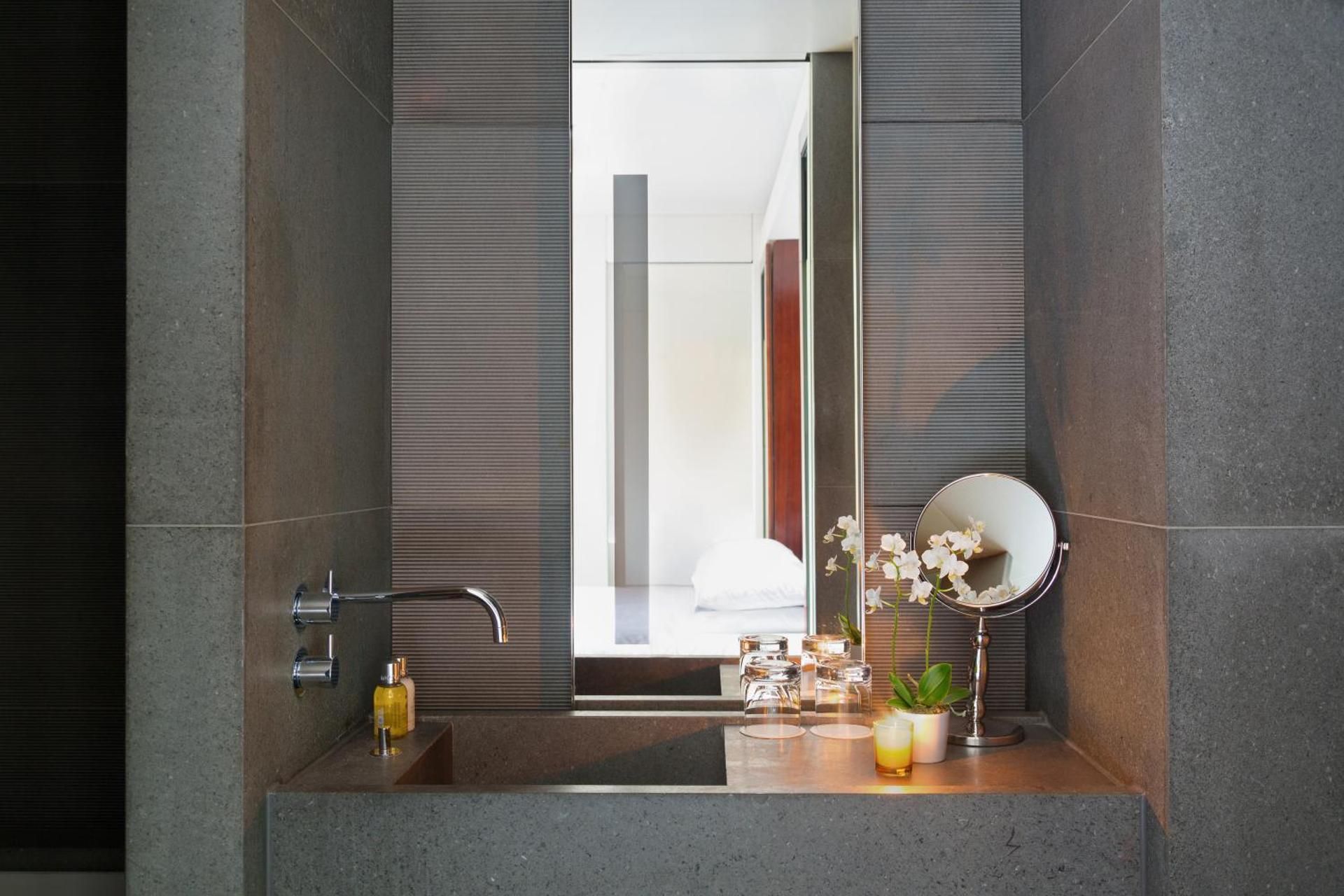 undefined Grosvenor House Suites 9