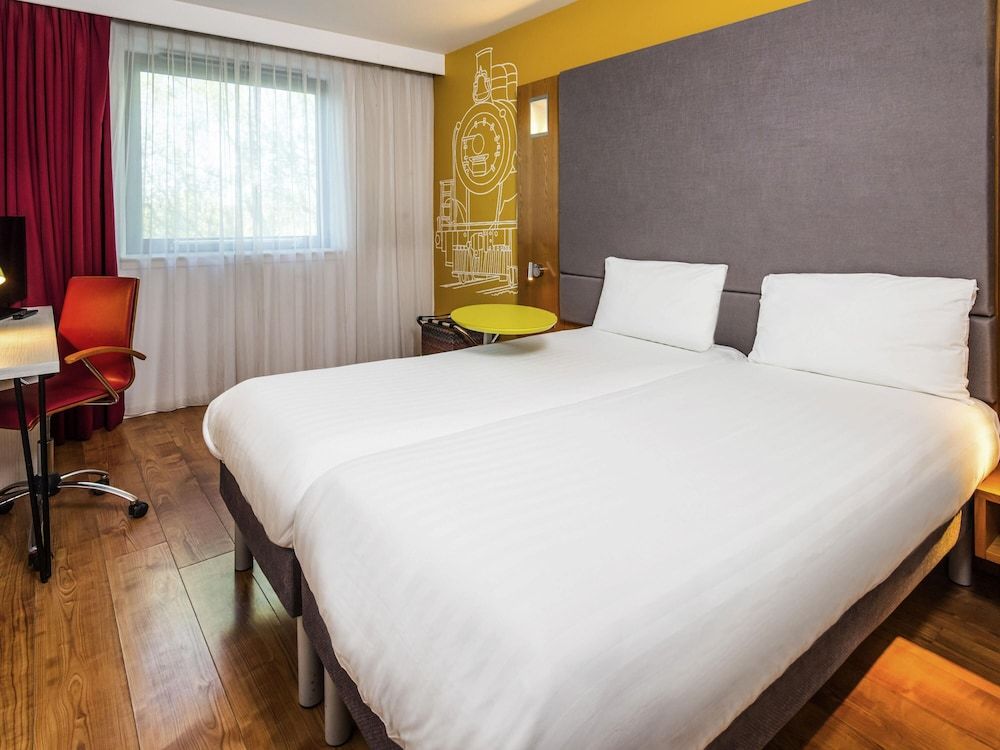 ibis Styles Crewe Room, 2 Twin Beds (The Duet) 3