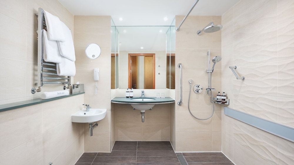 voco St David's Cardiff by IHG Standard Room 10