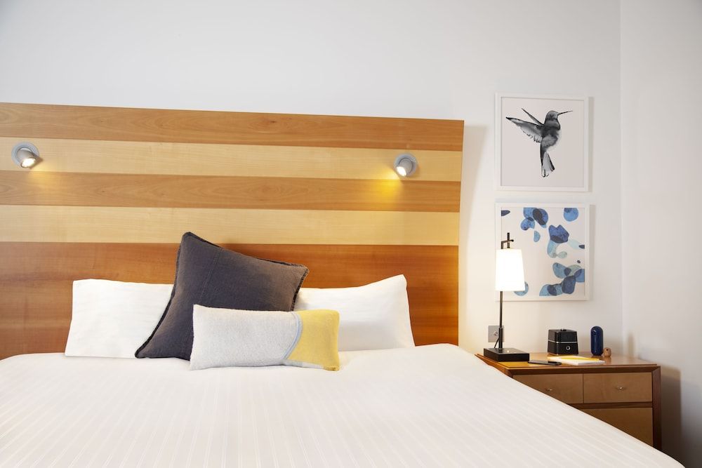 voco St David's Cardiff by IHG Standard Room 8