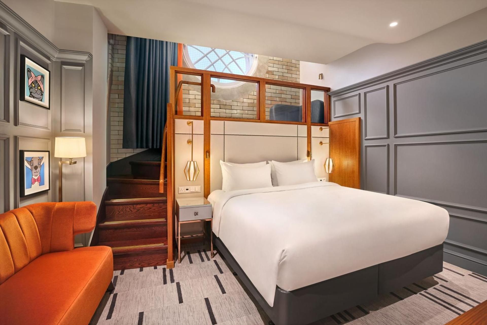 Loft - New, Guest Room, In Loft: 1 King, River Thames View