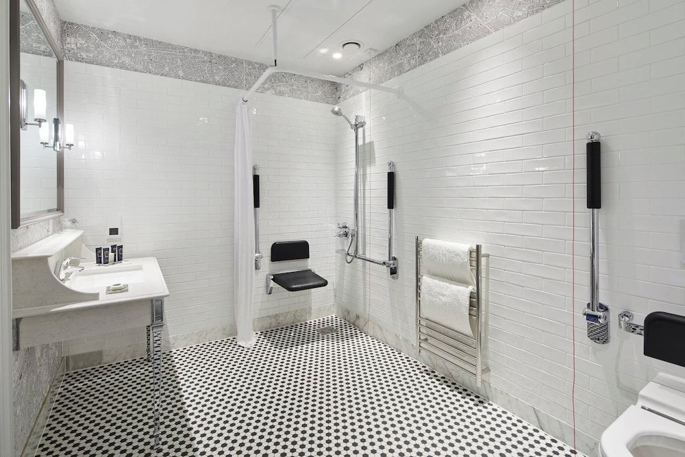 London Marriott Hotel County Hall Deluxe Room, 1 King Bed 3