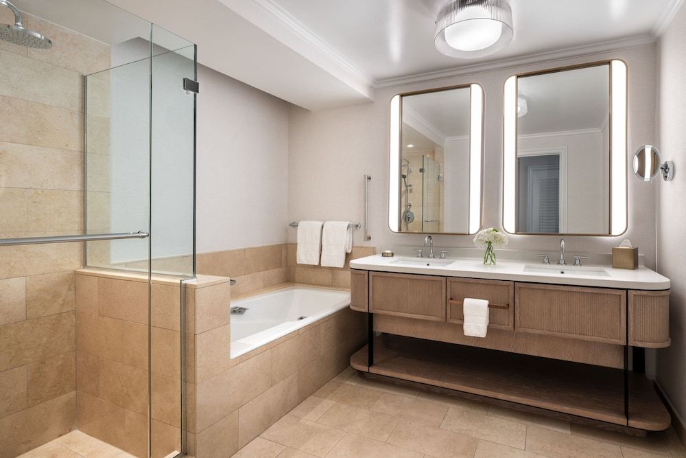 The Ritz-Carlton Dallas, Las Colinas Premier Double Room, 1 King Bed, Patio (Mobility Accessible, Roll-in Shower) 4