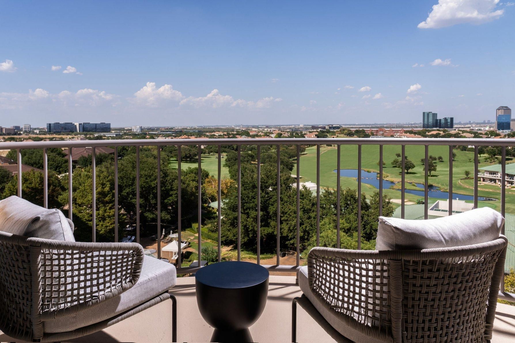 Ritz Carlton Suite, Club Lounge Access, Presidential Suite, 1 King, Golf View, Balcony