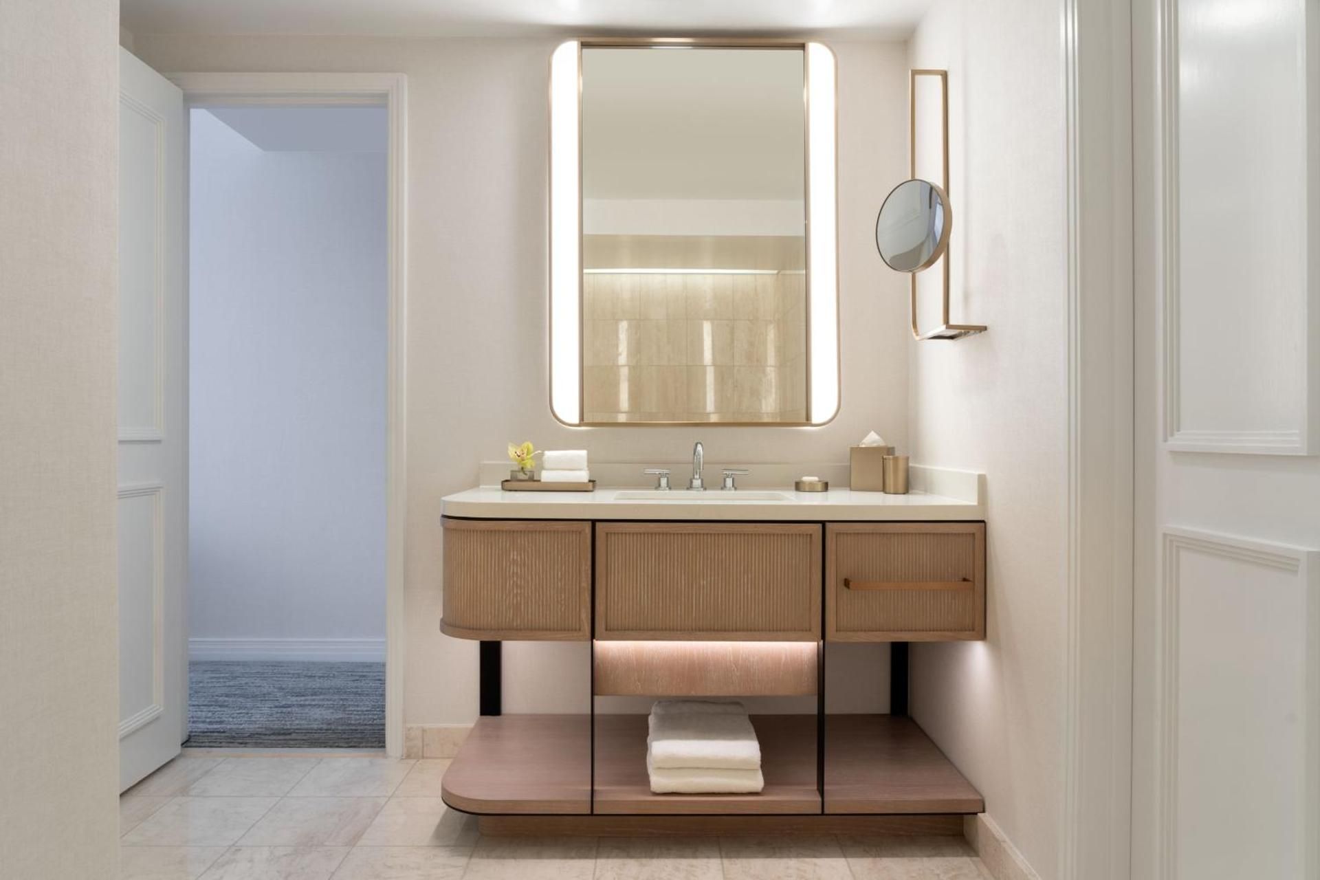 The Ritz-Carlton Dallas, Las Colinas Tower Corner, Guest Room, 1 King, Balcony 7