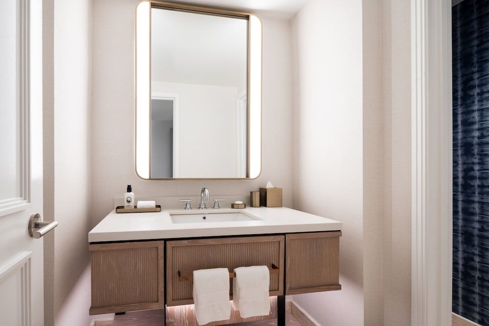 The Ritz-Carlton Dallas, Las Colinas Executive Suite, 1 King Bed, Golf View (Balcony) 3