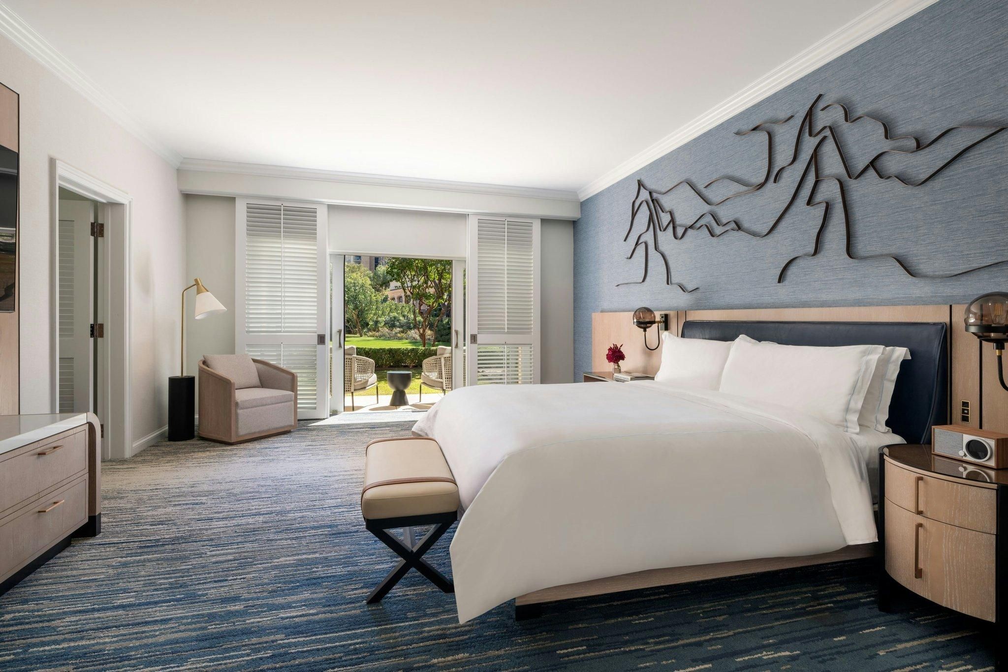 Club Premier Villa Suite, Club lounge access, Villa, 1 King, Golf view, Balcony