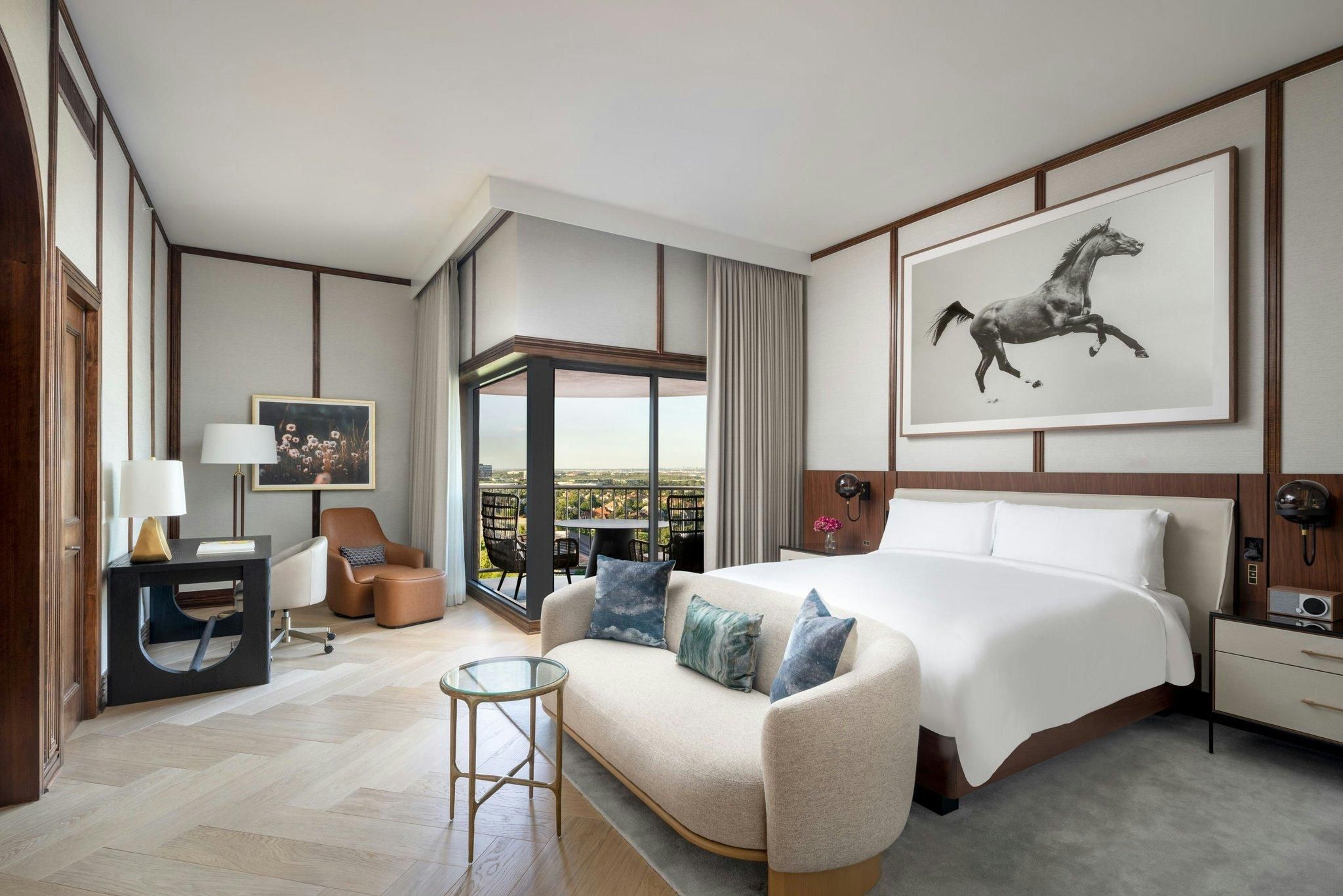 Ritz Carlton Suite, Club Lounge Access, Presidential Suite, 1 King, Golf View, Balcony