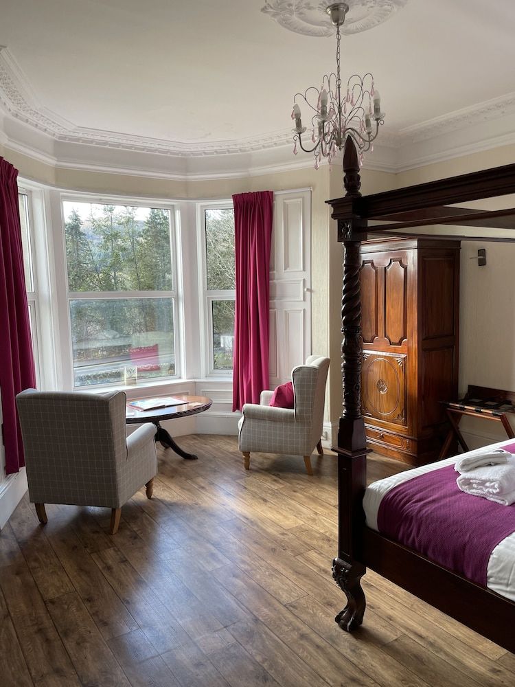 Four Poster Room