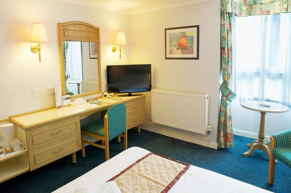 The Watermill Hotel, Sure Hotel Collection by Best Western Family Room, Multiple Beds, Non Smoking 4