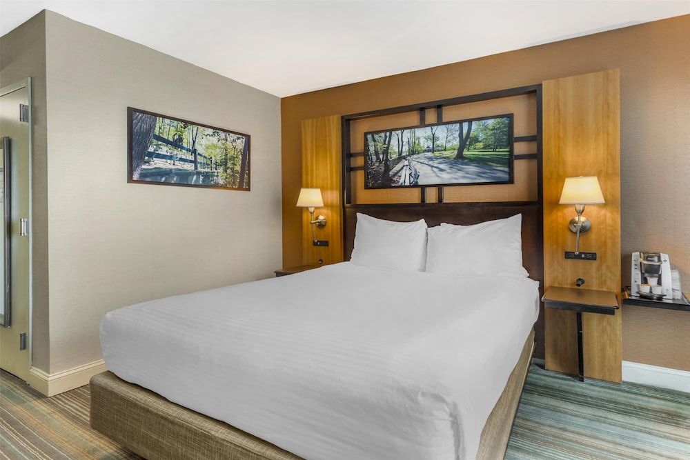 Best Western Queens Gold Coast Standard Room, 1 Queen Bed, Accessible, Refrigerator & Microwave 3