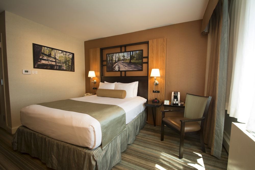 Best Western Queens Gold Coast Standard Room, 1 Queen Bed, Accessible, Refrigerator & Microwave