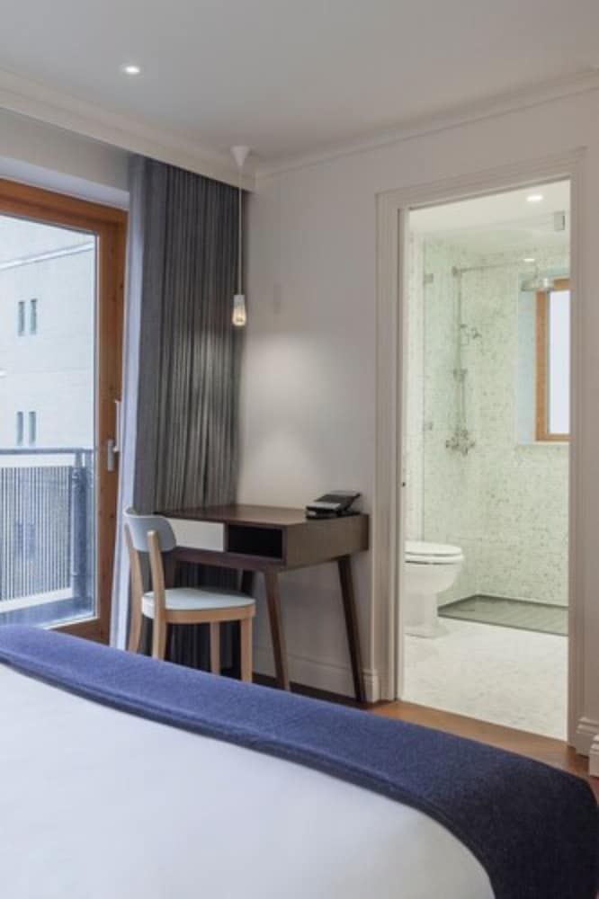 The Roseate Reading Room, 1 Queen Bed (The House) 4