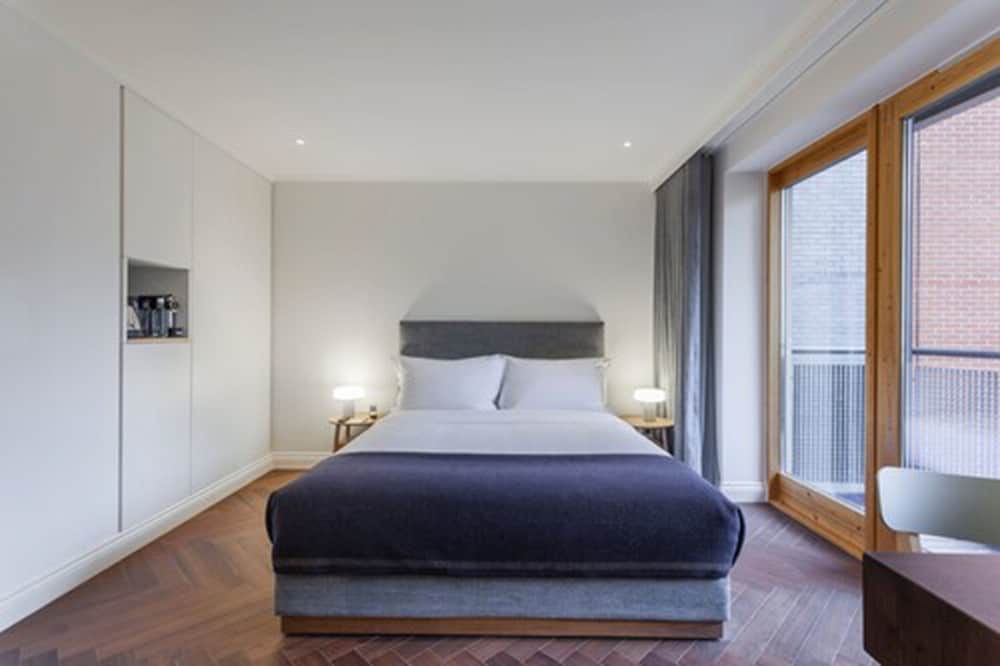 The Roseate Reading Room, 1 Queen Bed (The House) 2