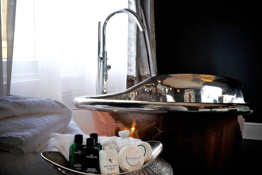 Deep Soaking Bathtub