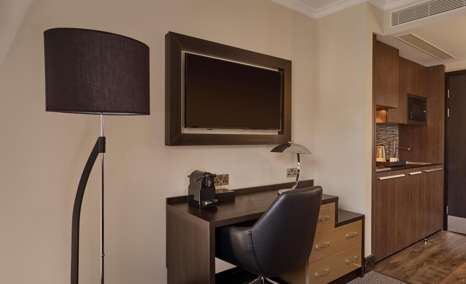Deluxe Twin Studio