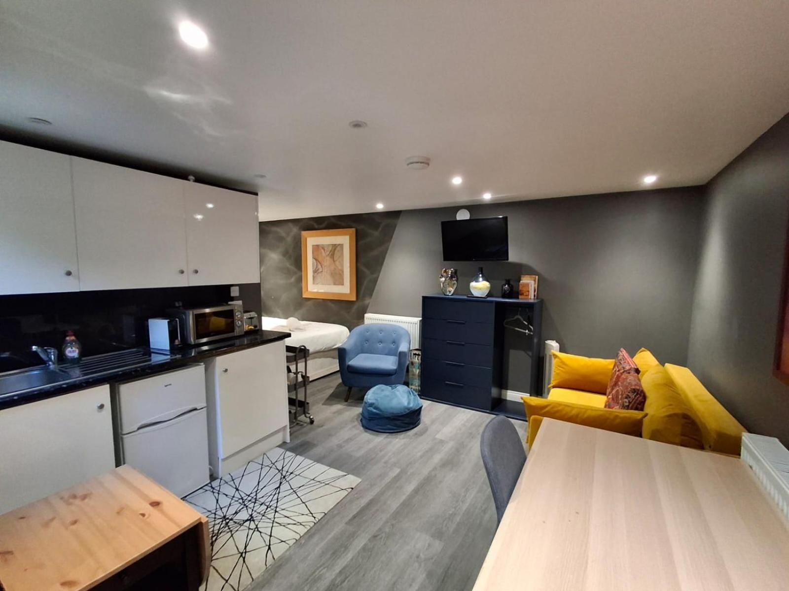 One-Bedroom Apartment