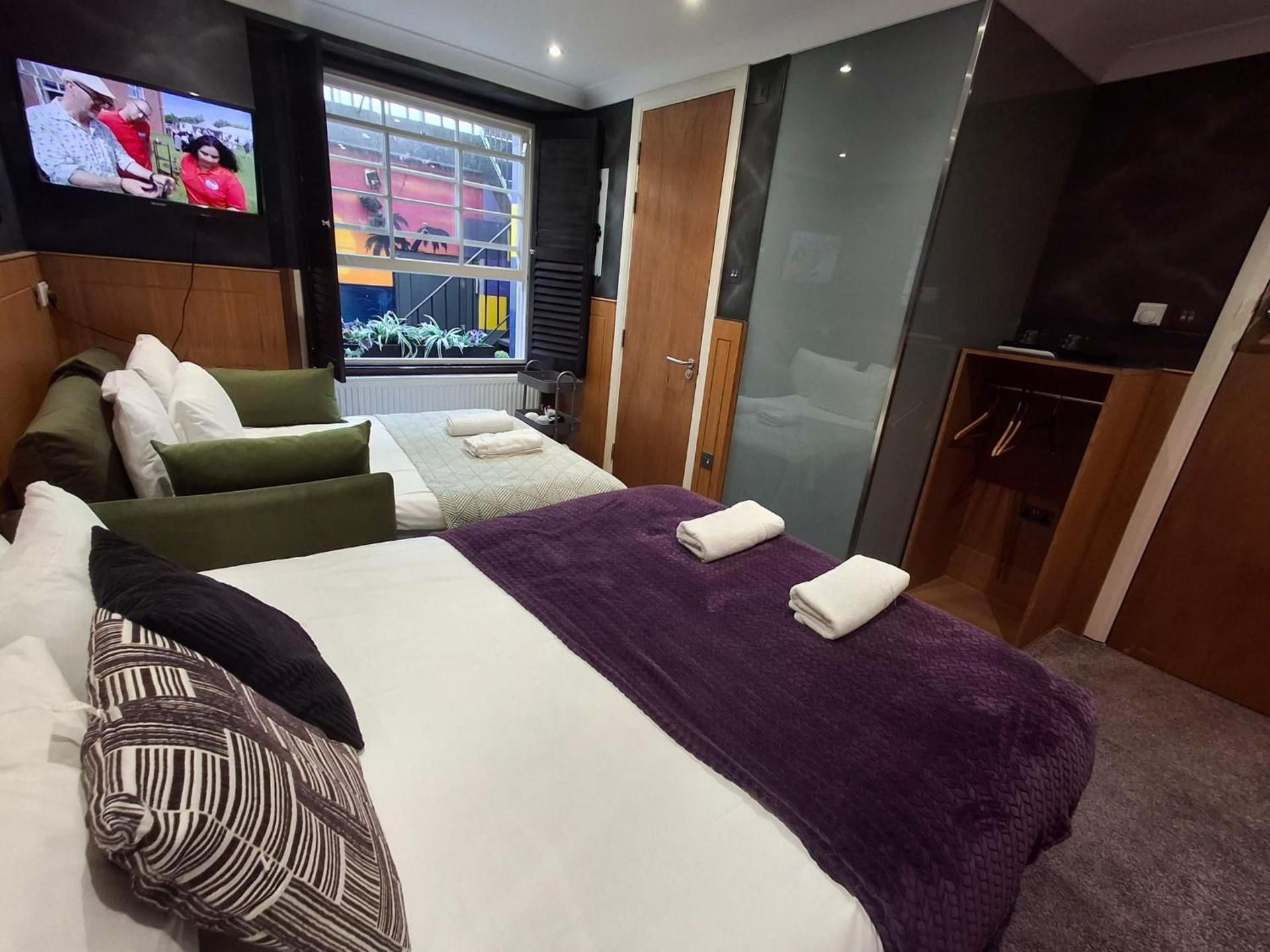 Large Double or Twin Room