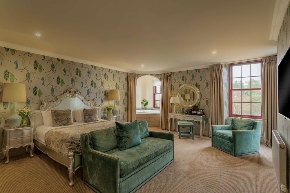 Gleddoch Golf & Spa Resort Suite, 1 King Bed, Non Smoking, Hot Tub (Walk-in Shower;with Sofabed)